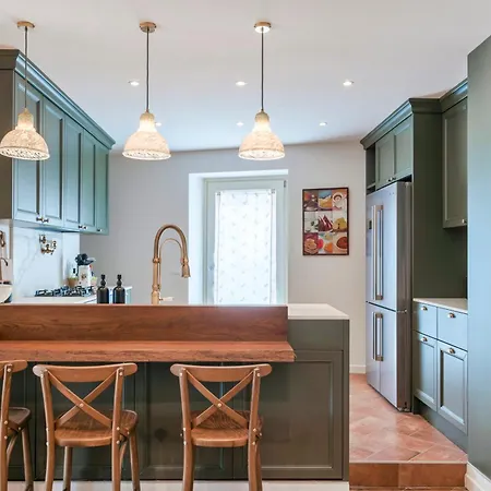 Stylish - P R A T E L L O Villa